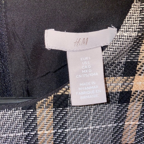 HM cream and black long sleeved shift dress SZ L
New without tags - Picture 2 of 3